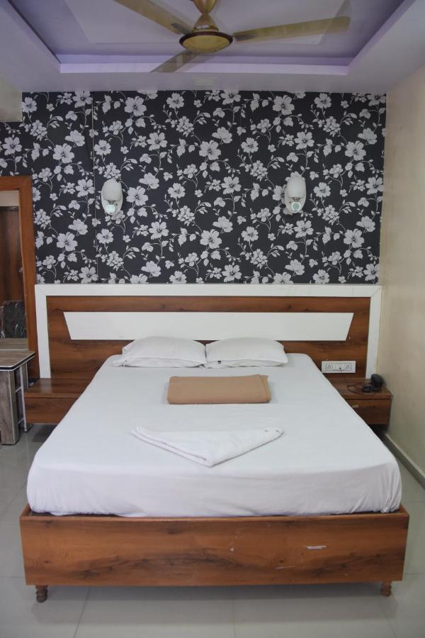 ثين Hotel Riviera Residency المظهر الخارجي الصورة