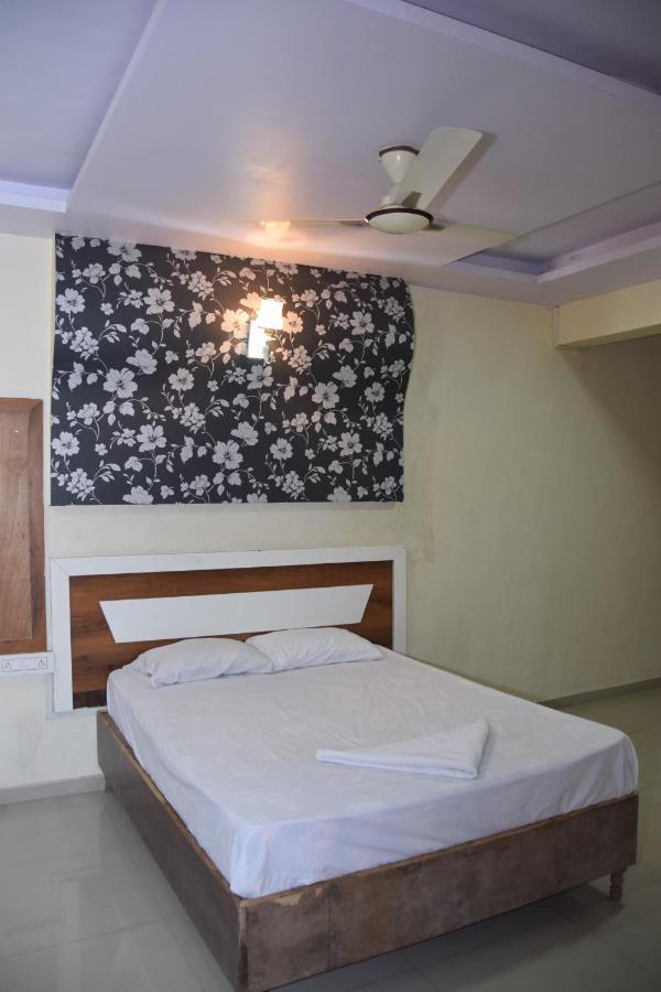 ثين Hotel Riviera Residency المظهر الخارجي الصورة